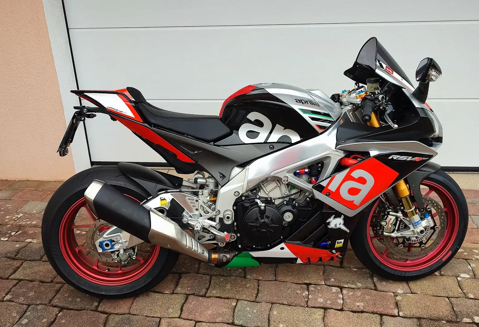 Aprilia RSV4 RF Красный - 1
