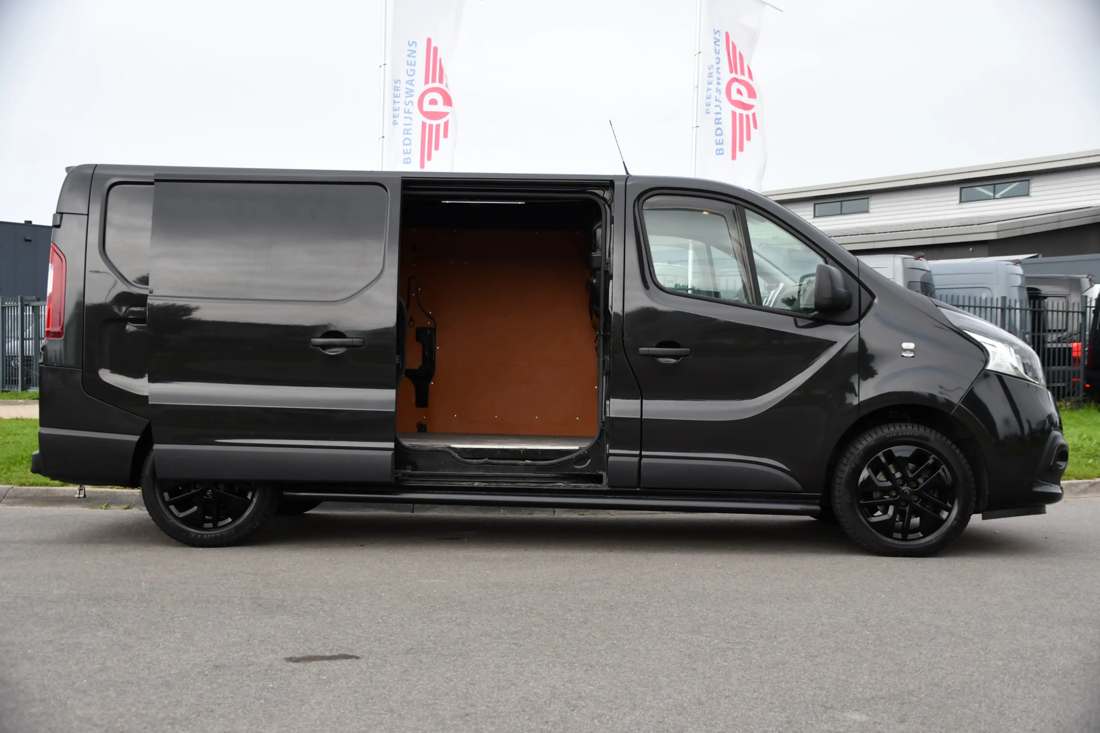 Renault Trafic 1.6 dCi T29 L2H1 Luxe Black Edition Camera, Cruise — photo 11