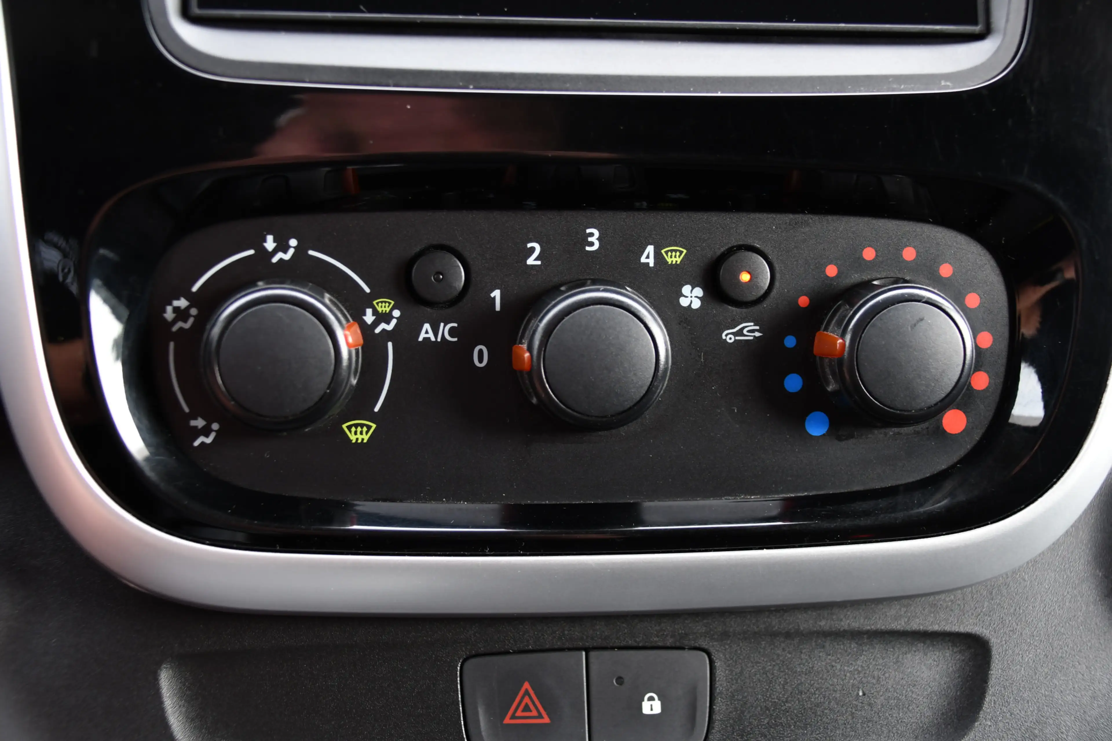 Renault Trafic 1.6 dCi T29 L2H1 Luxe Black Edition Camera, Cruise — photo 21
