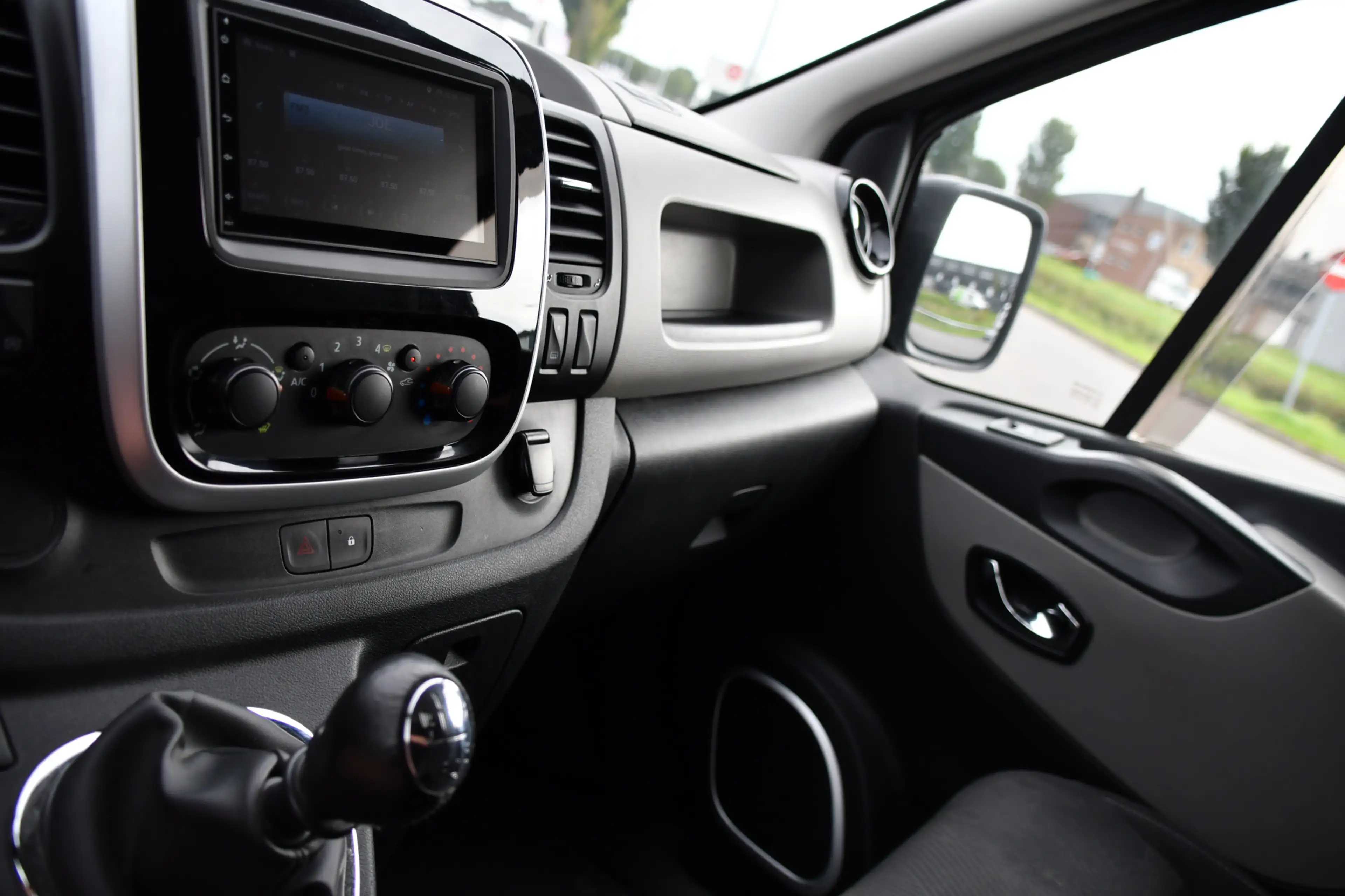 Renault Trafic 1.6 dCi T29 L2H1 Luxe Black Edition Camera, Cruise — photo 18