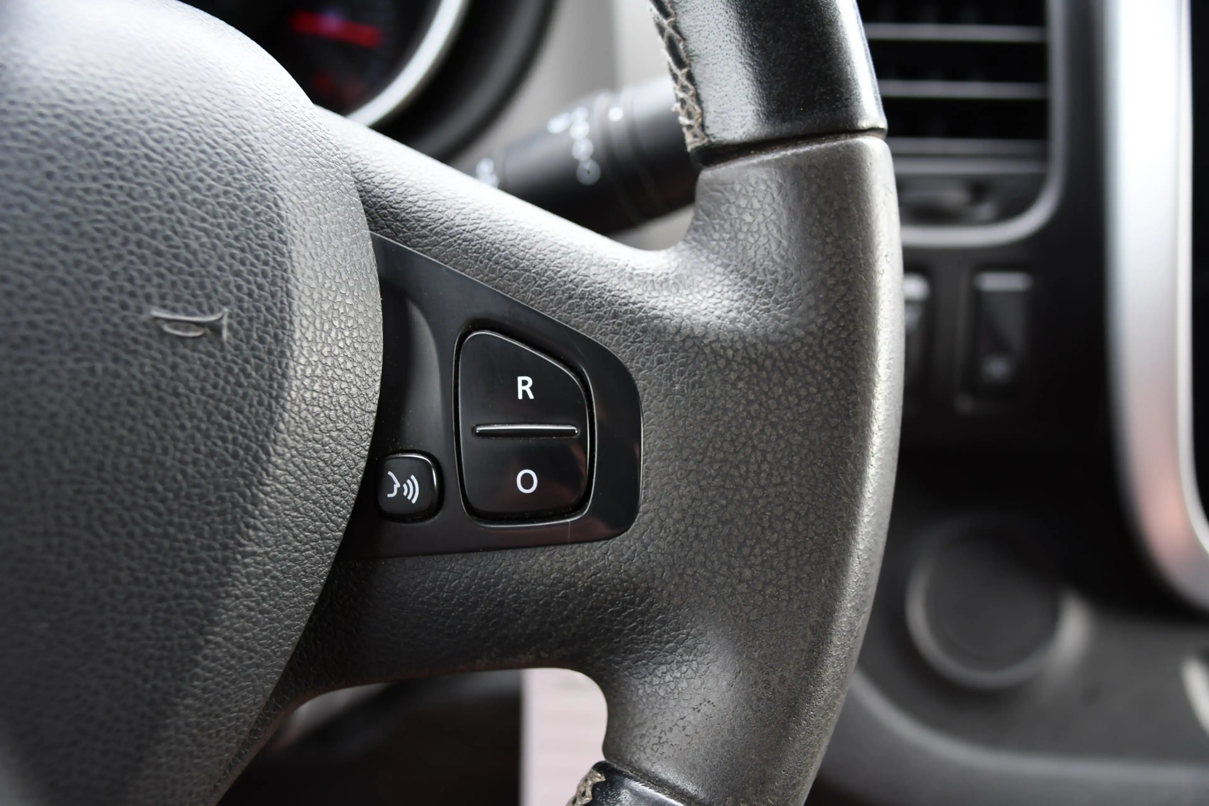 Renault Trafic 1.6 dCi T29 L2H1 Luxe Black Edition Camera, Cruise — photo 16