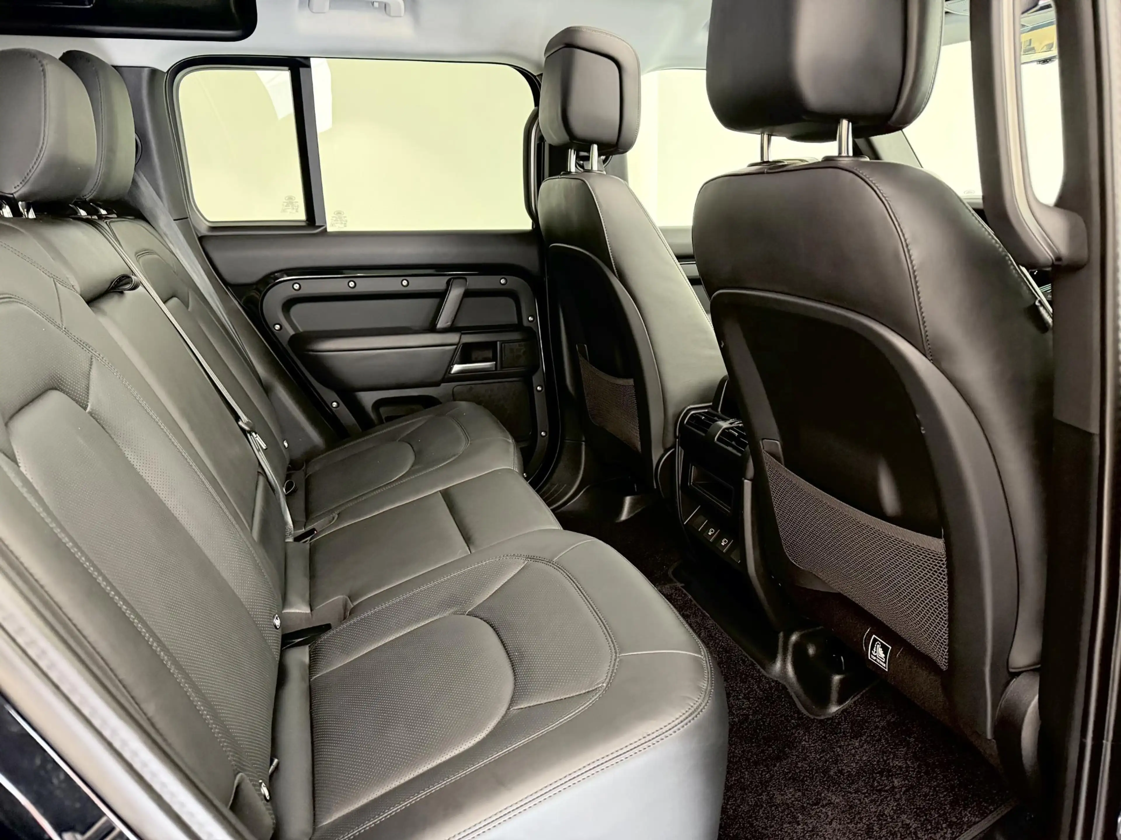 Land Rover Defender 110 P300e X-Dynamic HSE | Panoramadak | Towing Pac — photo 9