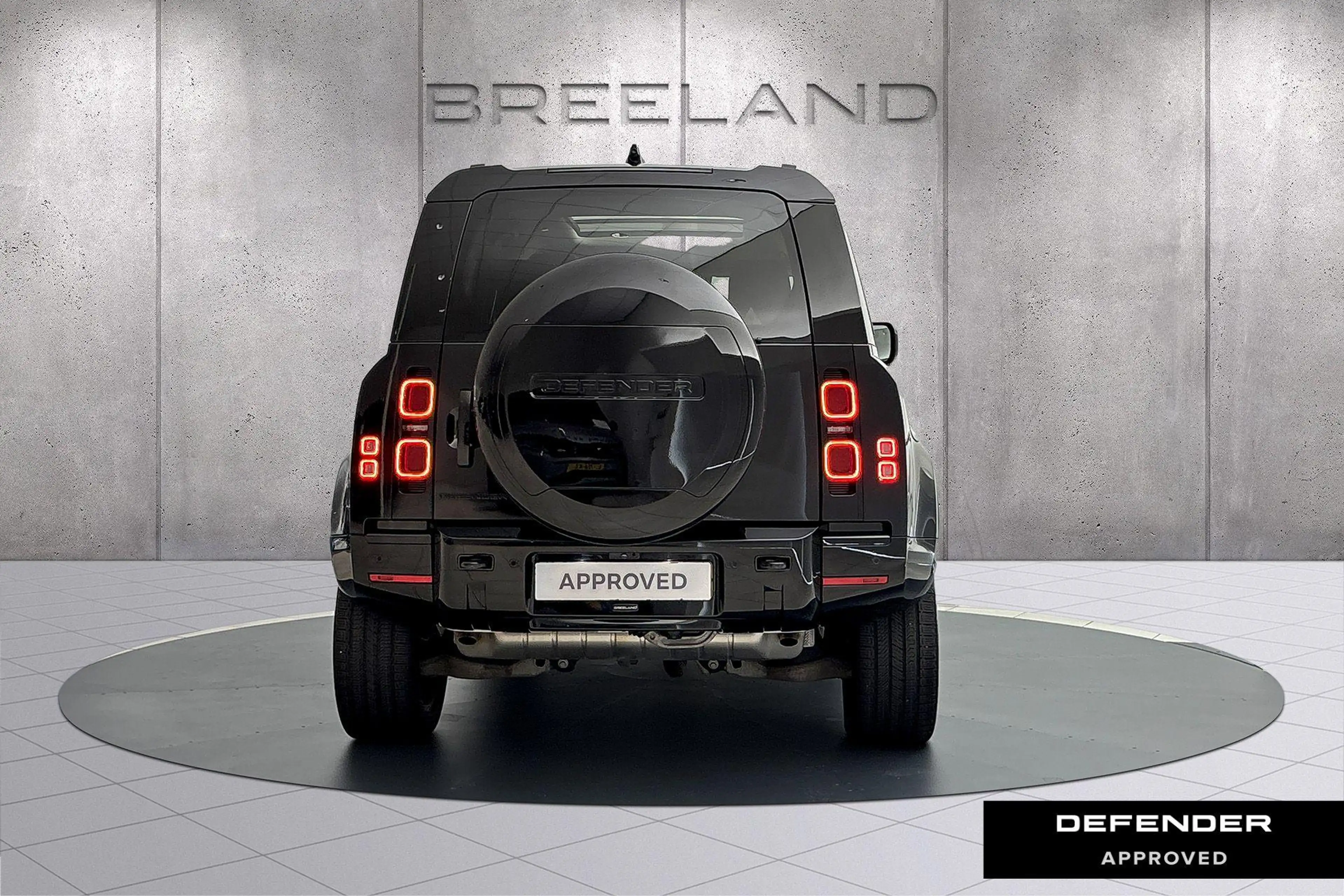 Land Rover Defender 110 P300e X-Dynamic HSE | Panoramadak | Towing Pac — photo 5
