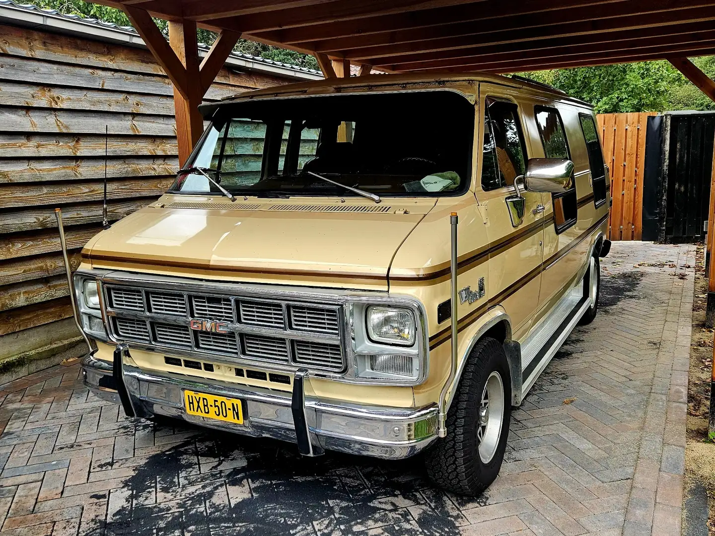GMC Vandura Camperbus Beige - 1