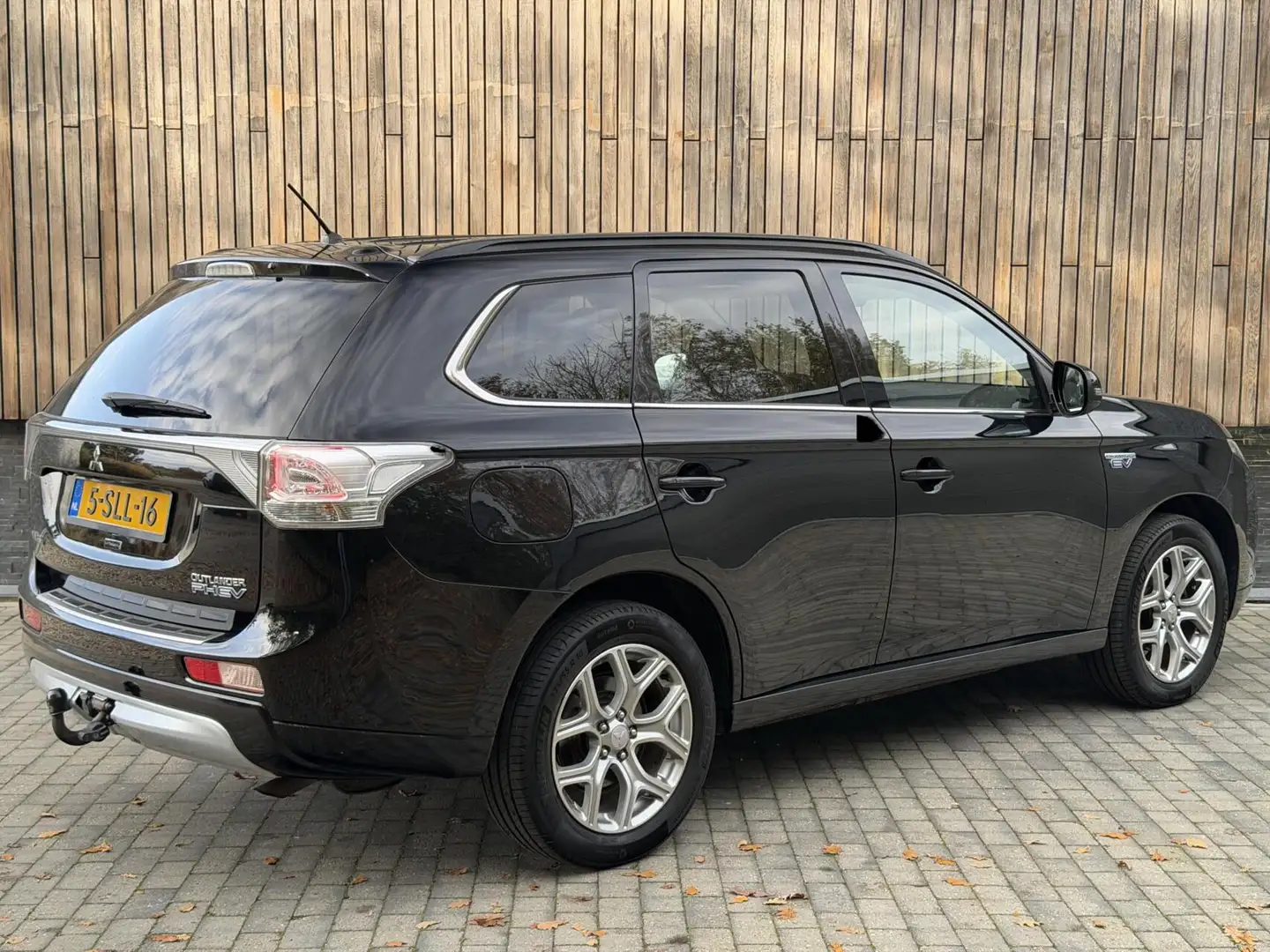 Mitsubishi Outlander 2.0 PHEV Instyle Automaat | Open dak | Leren bekle Schwarz - 2