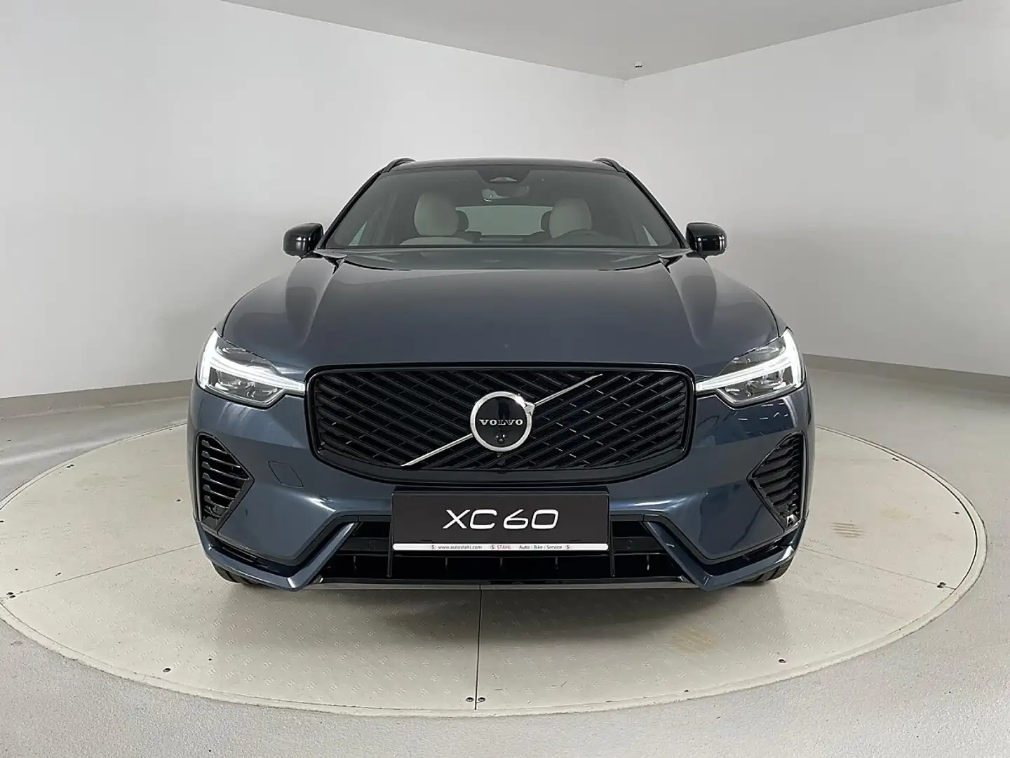 Volvo XC60 T6 AWD PHEV 18,8kWh Plus Dark 4 Life Edition. |... Blau - 2