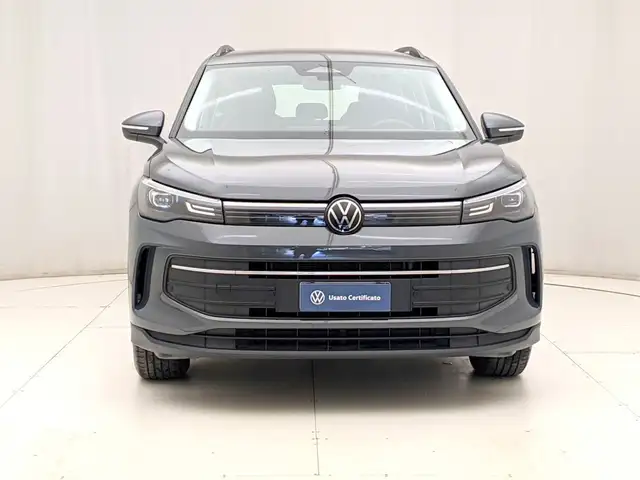 Volkswagen Tiguan view 2
