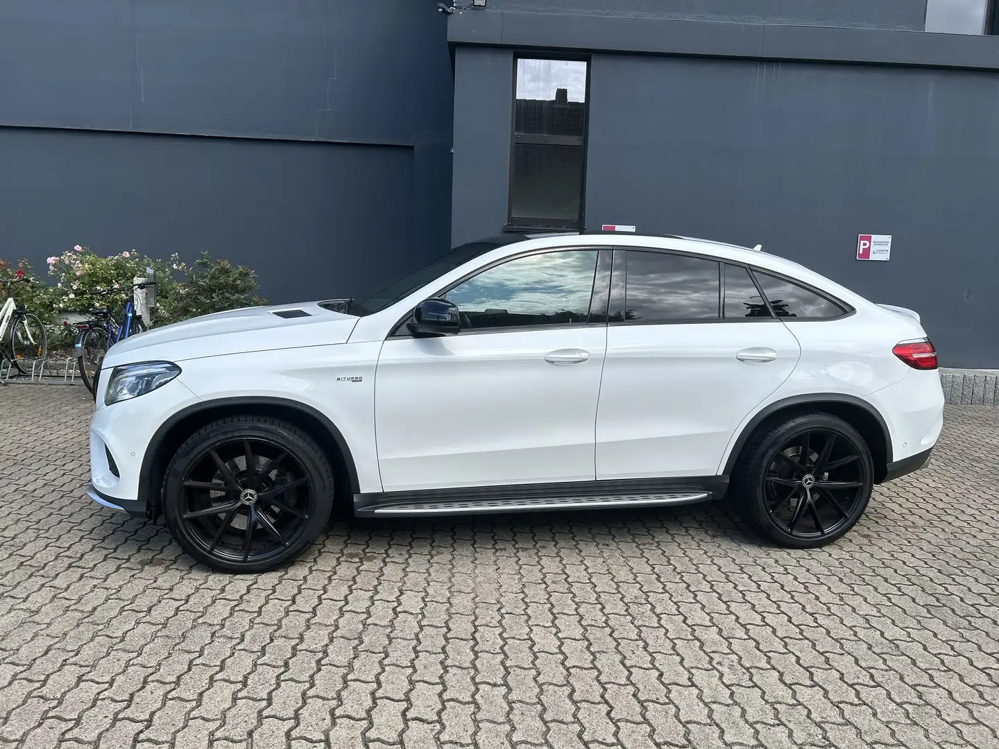 Mercedes-Benz GLE 43 AMG Coupe // Scheckheft / 22 Zoll / Panorama - 2