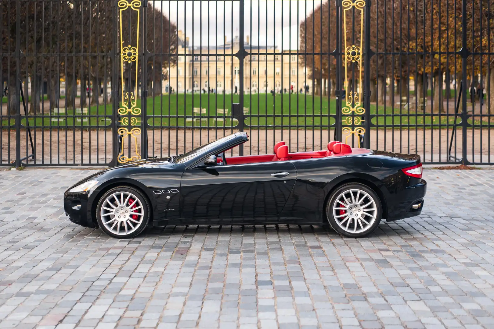 Maserati GranCabrio 4.7 V8 - beautiful spec and condition, 42 900 kms Noir - 2