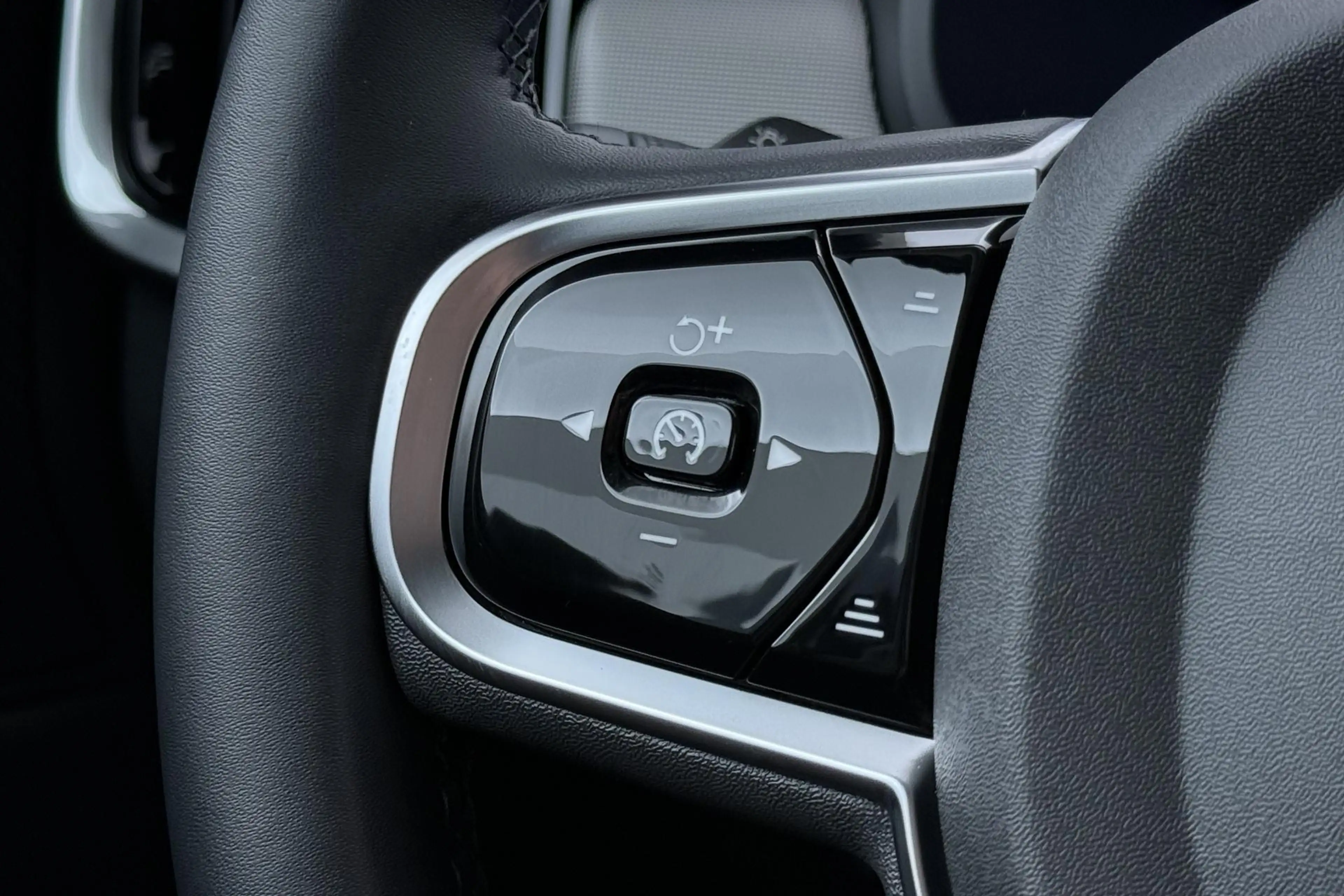 Volvo V90 T8 Plug-in hybrid Plus Dark | ACC | 360° Camera | — photo 38