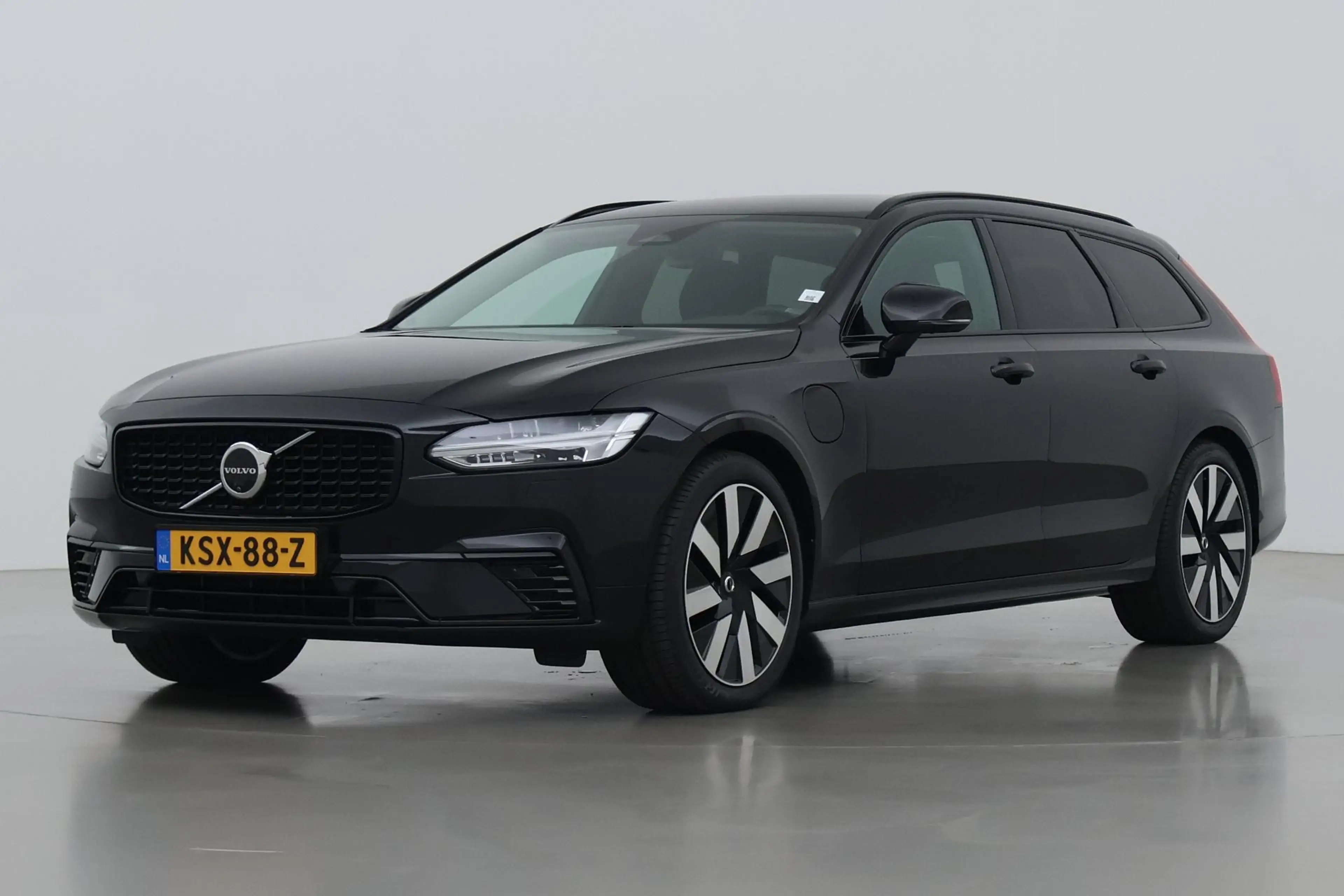 Volvo V90 T8 Plug-in hybrid Plus Dark | ACC | 360° Camera | — photo 8