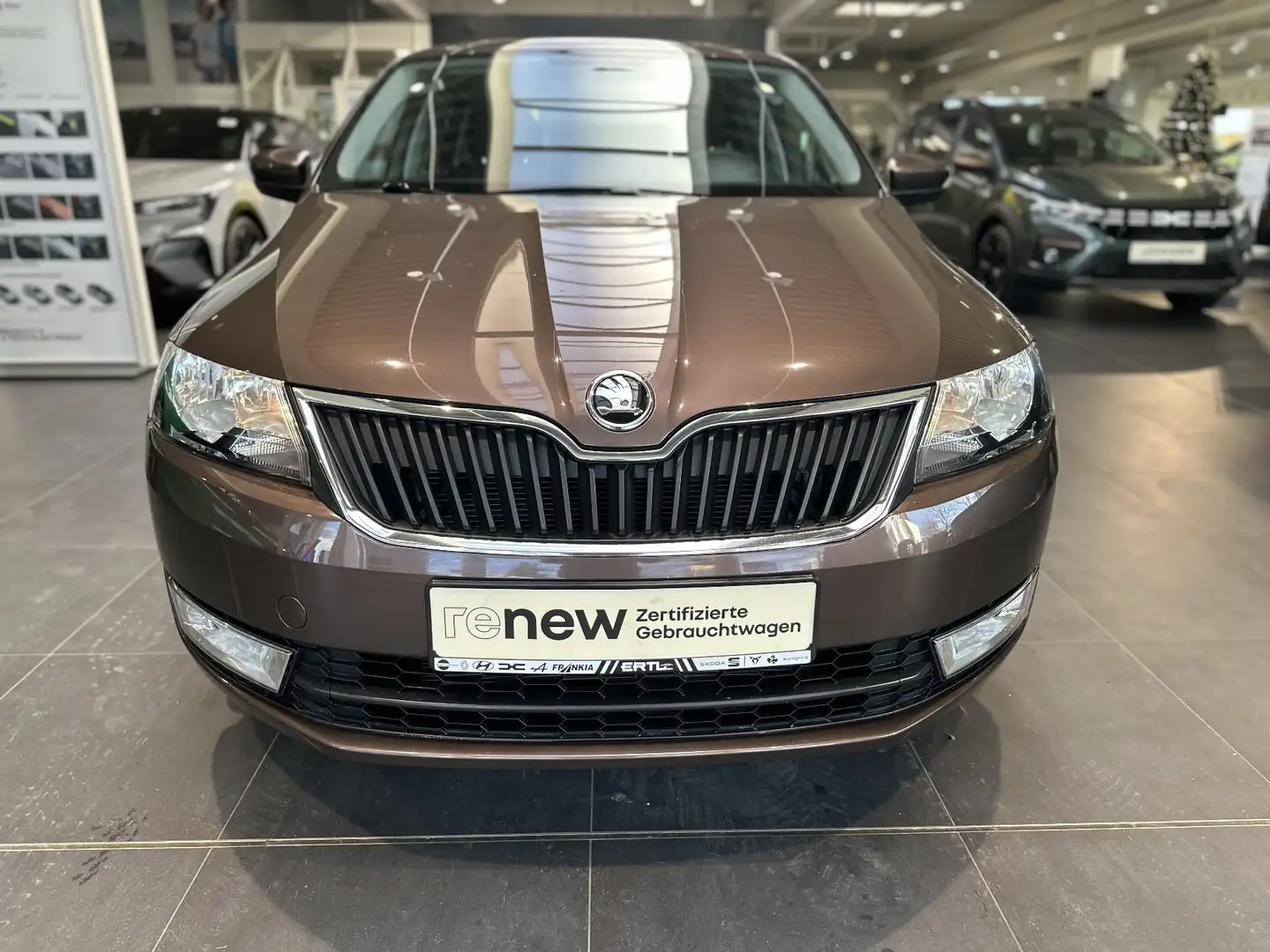 Skoda Rapid/Spaceback Spaceback 1.2 TSI Cool Edition Braun - 2