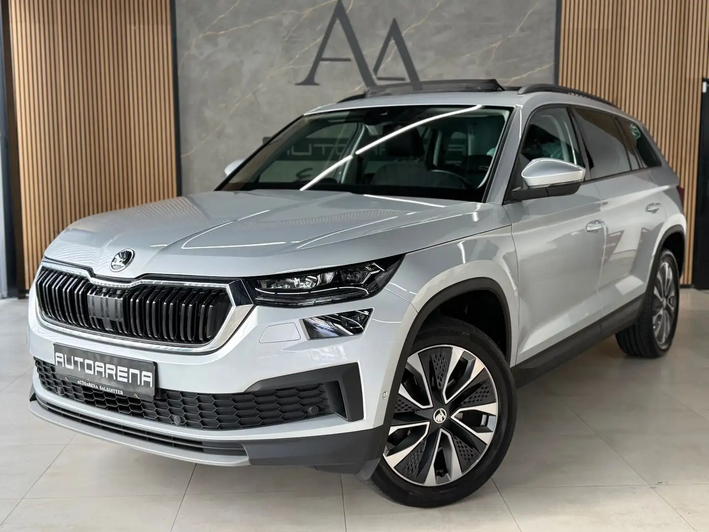 Skoda Kodiaq 2.0 TDI Tour*DSG*V.COCKPIT*PANO*MATRIX* Silber - 2