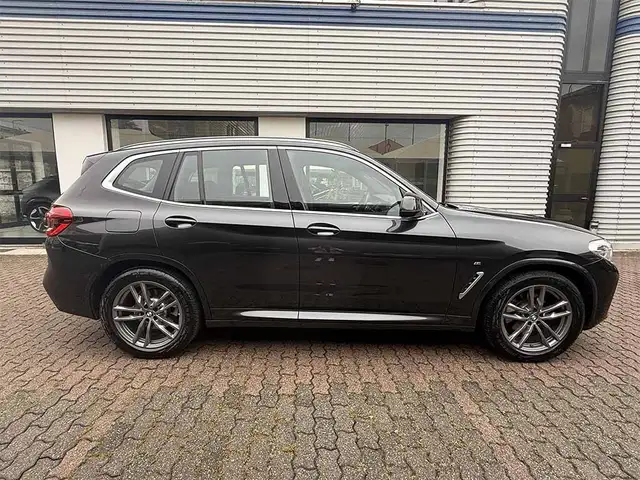 BMW X3 view 4