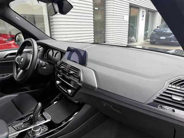 BMW X3 view 24