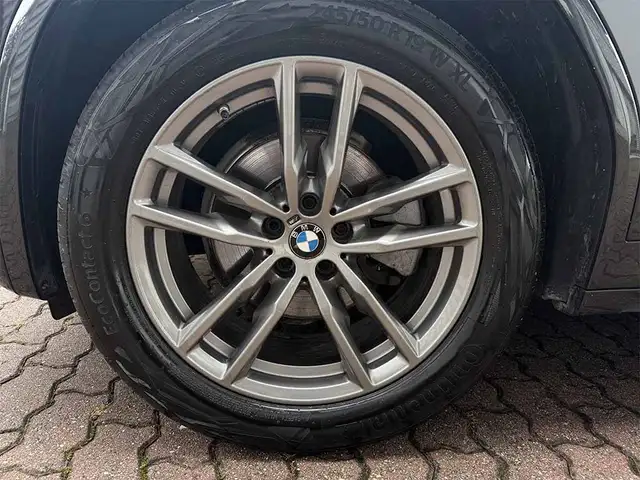 BMW X3 view 8