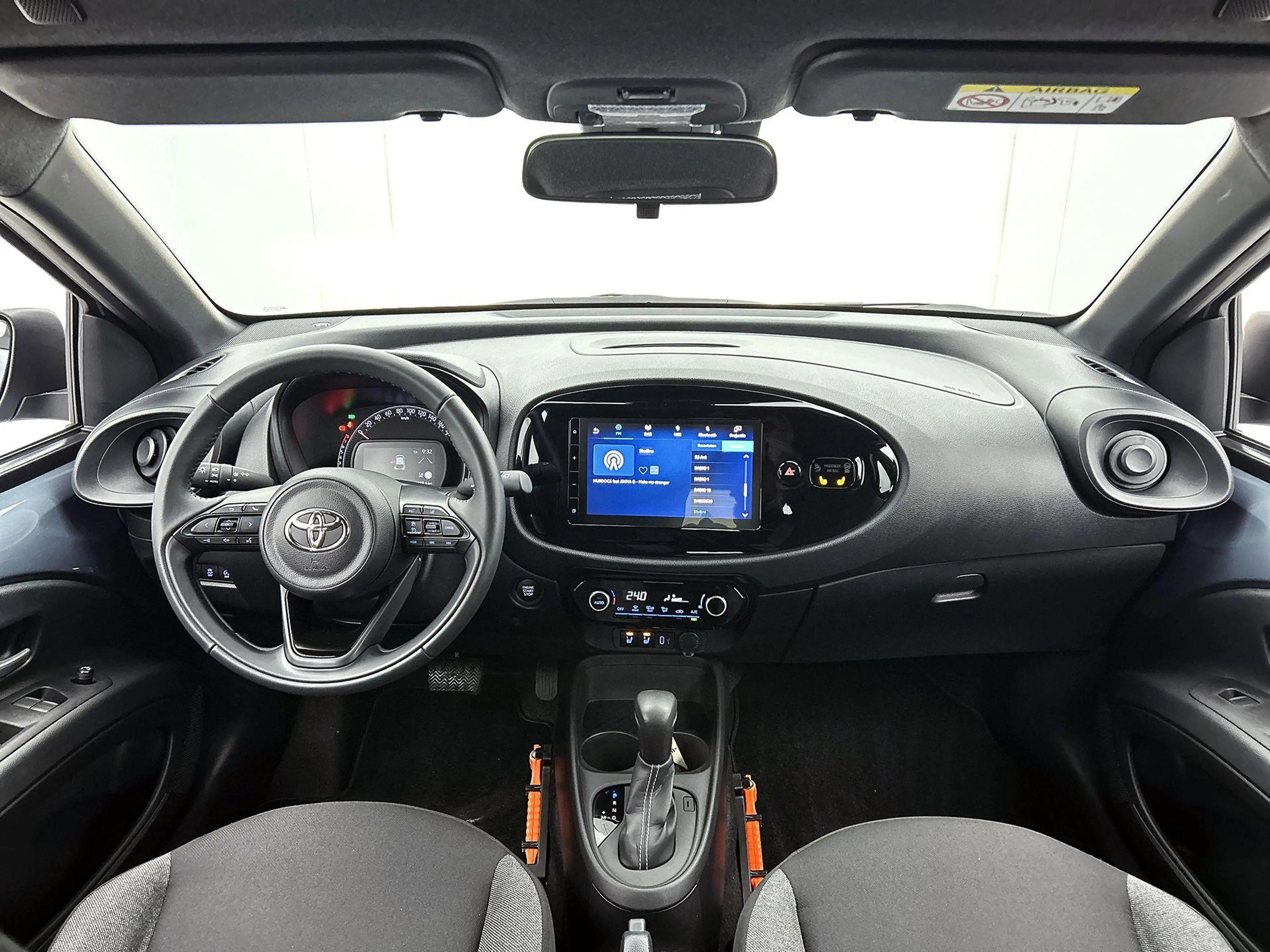 Toyota Aygo X 1.0 VVT-i S-CVT Play | Apple Carplay/Android Auto — photo 3