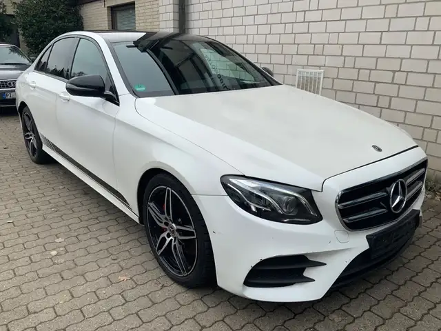 Mercedes-Benz E 220 d AMG-Line Night/Widescr/Multibeam/RFK/2Hd
