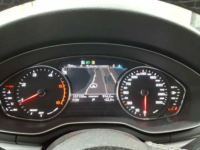 Audi A4 view 4