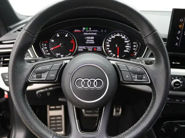Audi A4 view 14