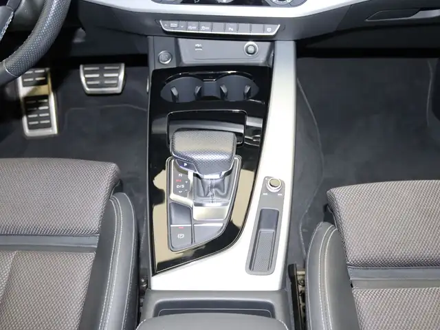 Audi A4 view 9
