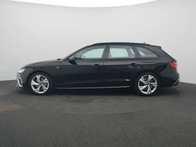 Audi A4 view 4