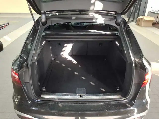 Audi A4 view 9