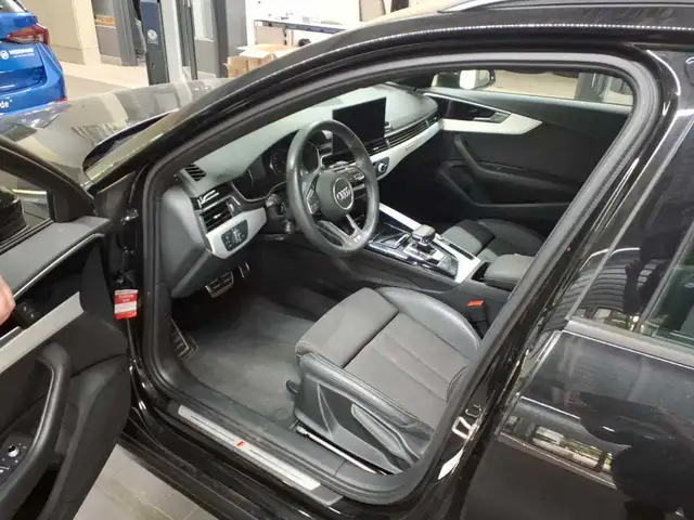 Audi A4 view 7