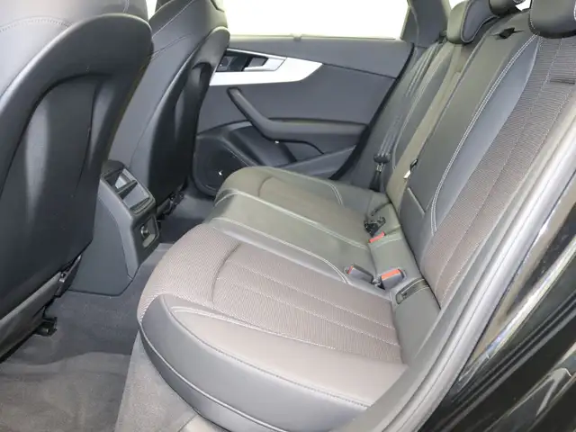 Audi A4 view 12