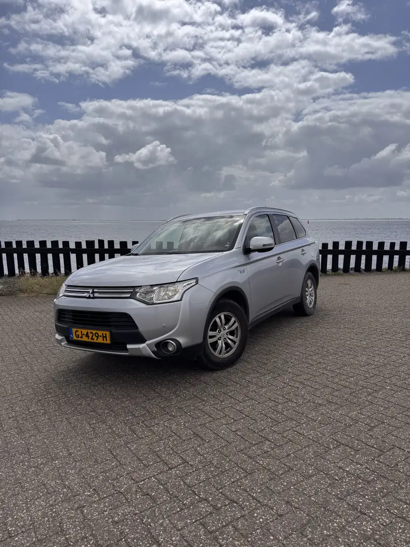 Mitsubishi Outlander 2.0 PHEV BE X-Line Grijs - 1