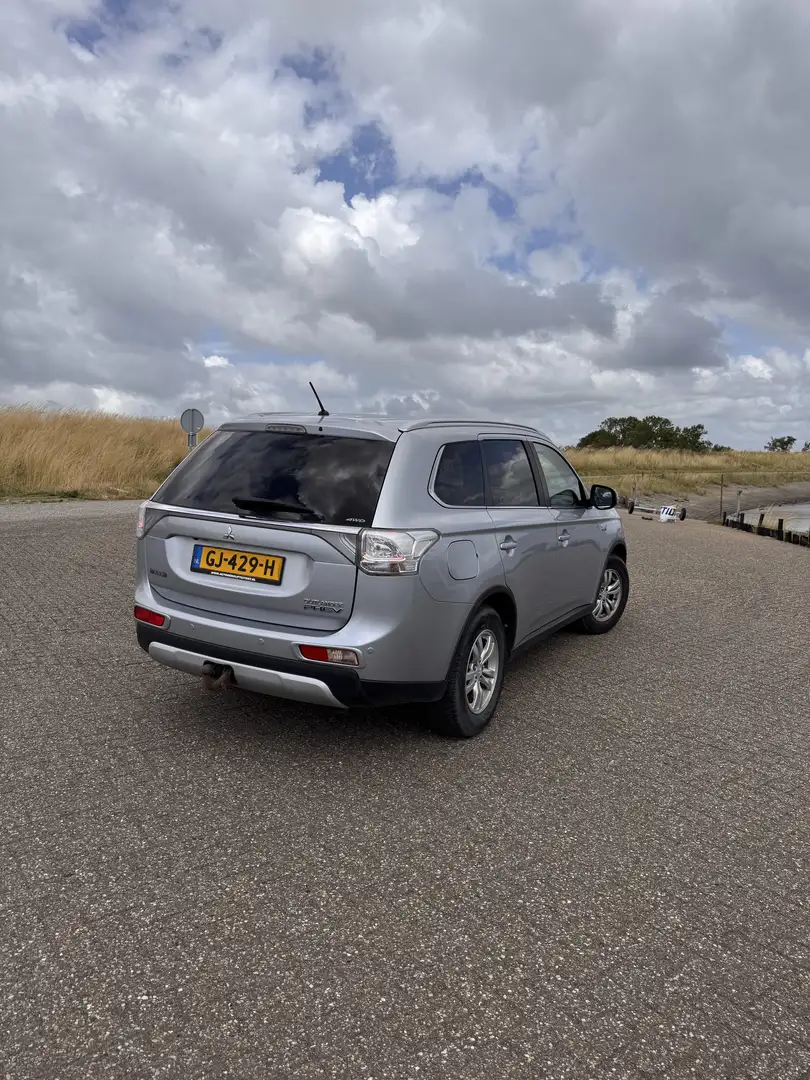 Mitsubishi Outlander 2.0 PHEV BE X-Line Grijs - 2