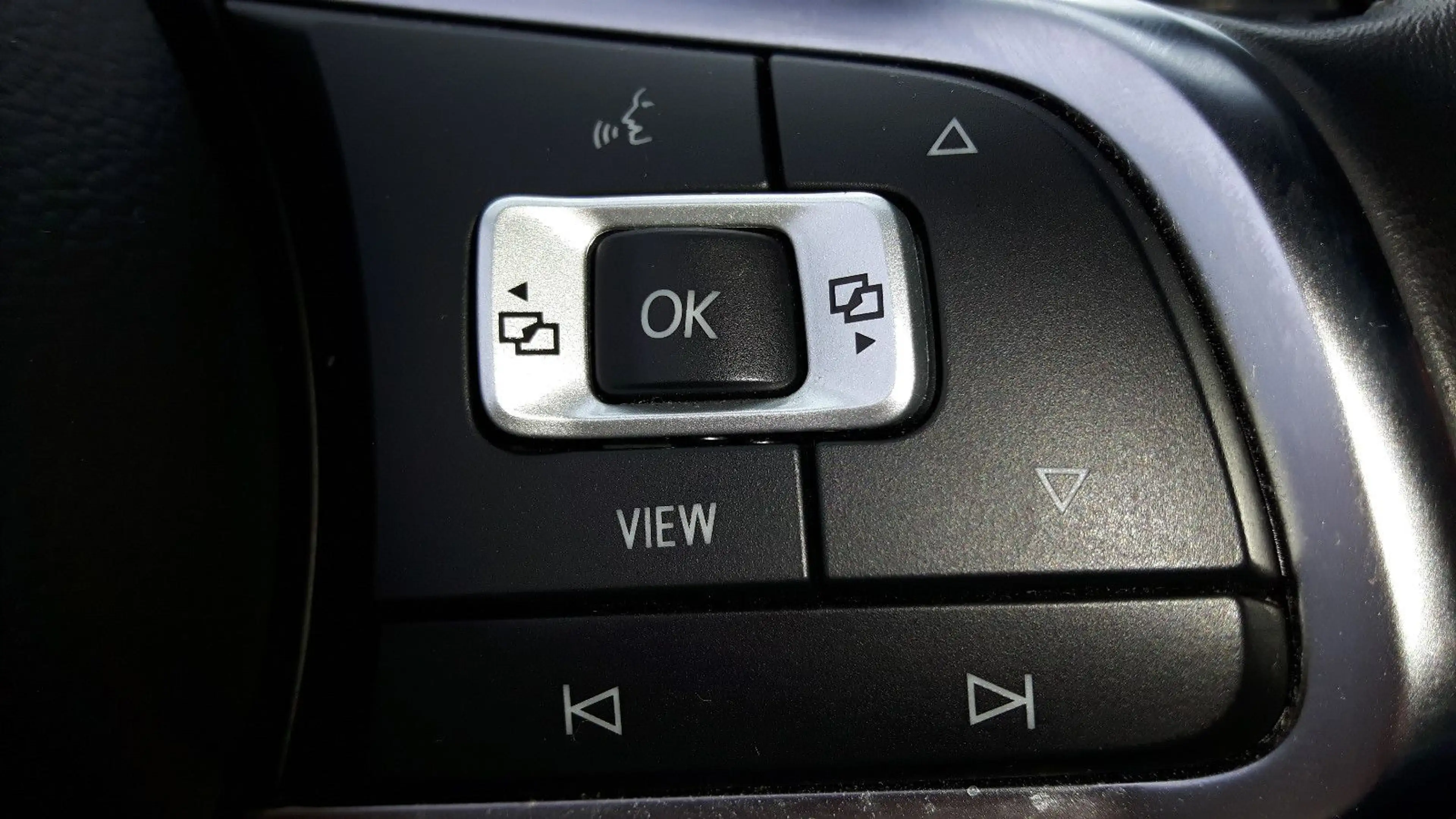 Volkswagen T-Roc 2,0TDi Sport — photo 12