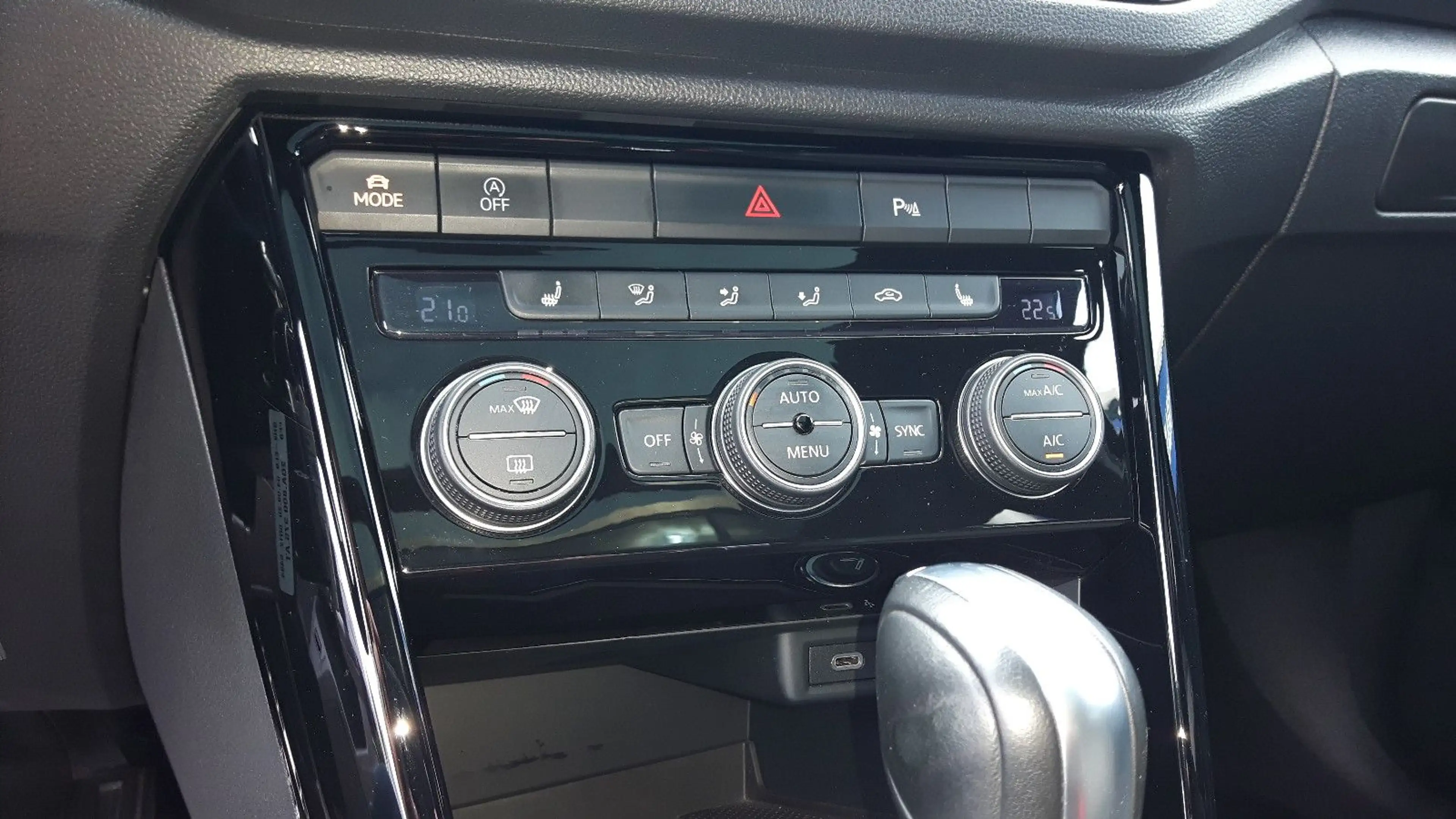 Volkswagen T-Roc 2,0TDi Sport — photo 15
