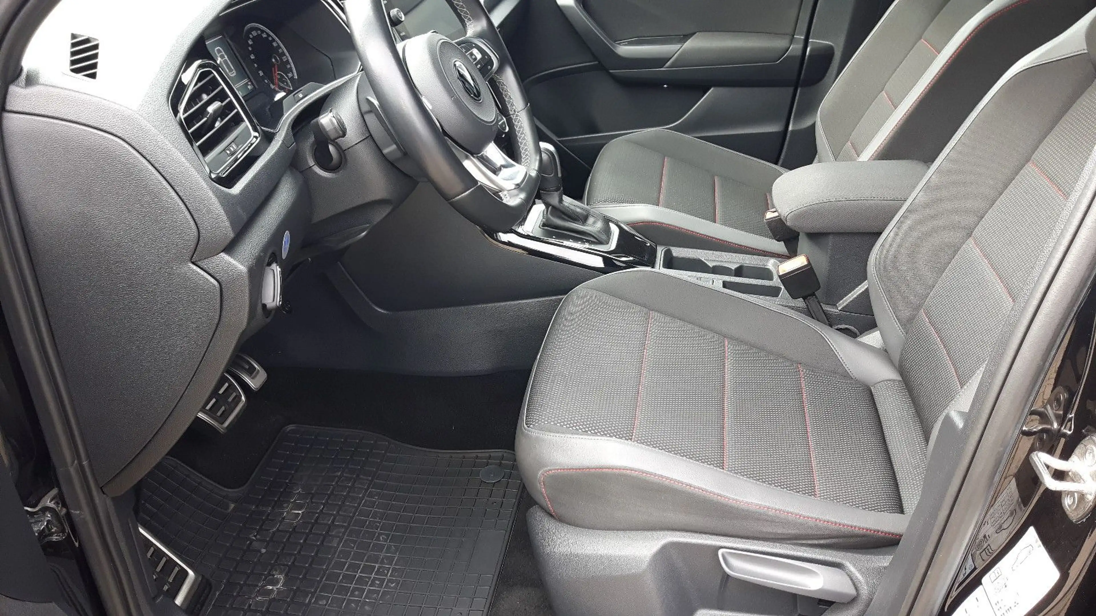 Volkswagen T-Roc 2,0TDi Sport — photo 7
