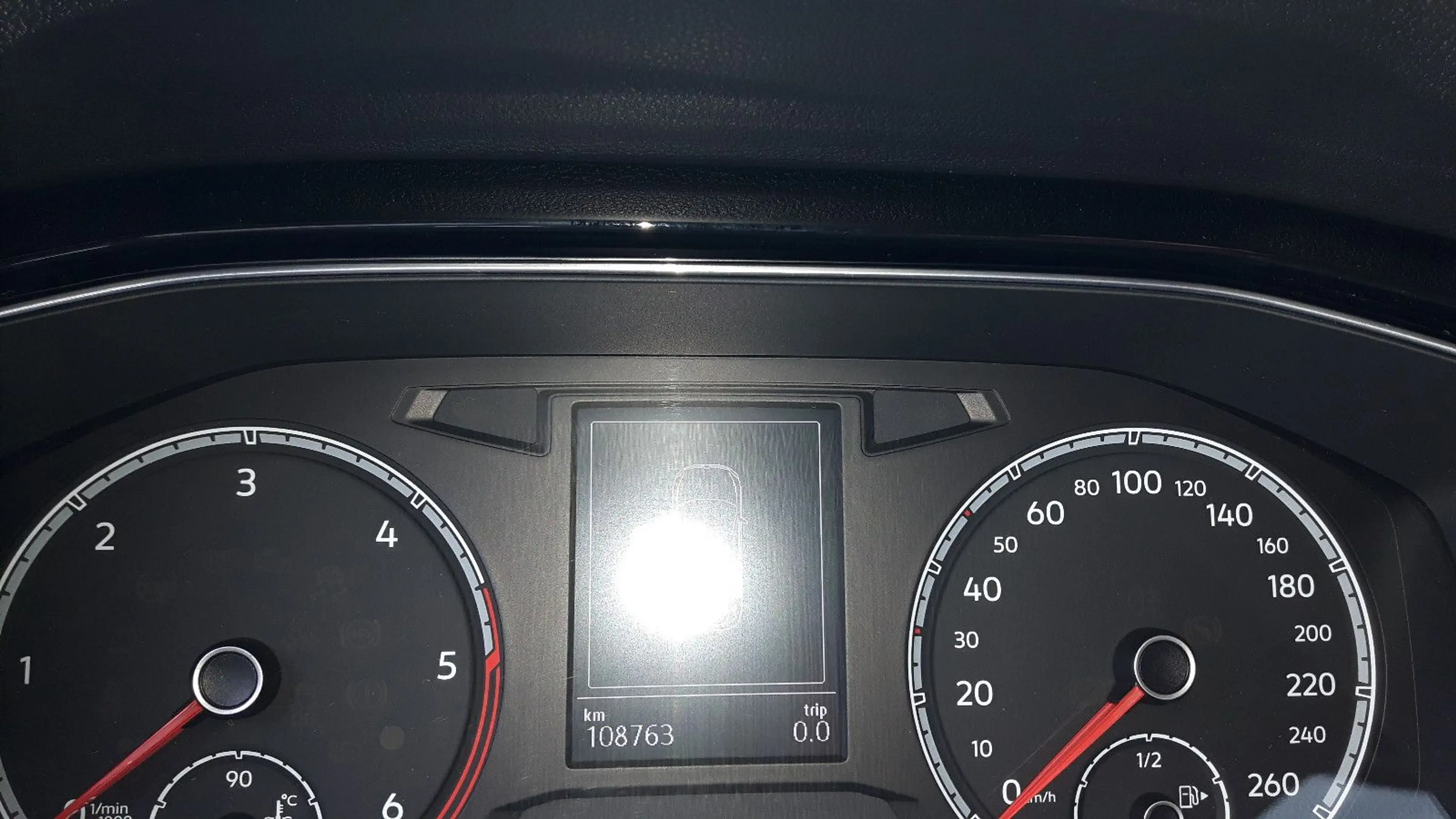 Volkswagen T-Roc 2,0TDi Sport — photo 13