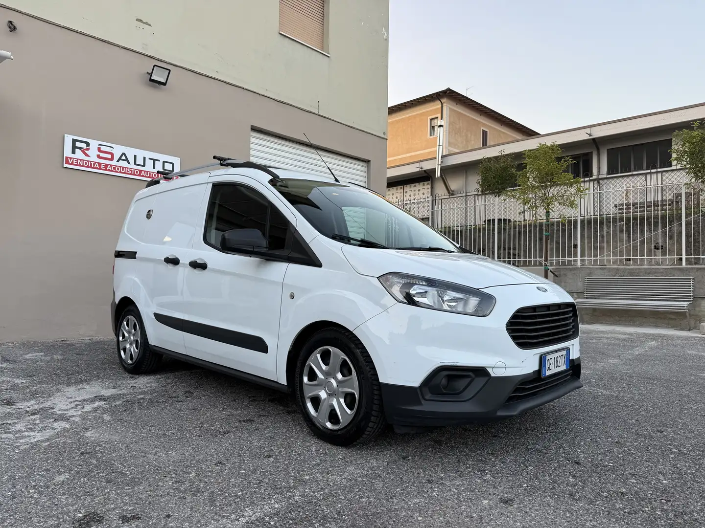Ford Transit Courier 1.5 TDCI TREND Weiß - 2