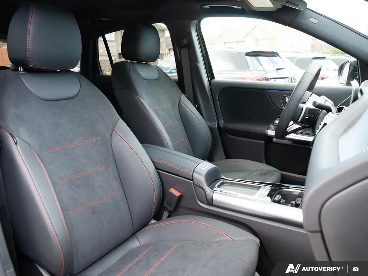 Mercedes-Benz GLA снимка Mercedes-Benz GLA