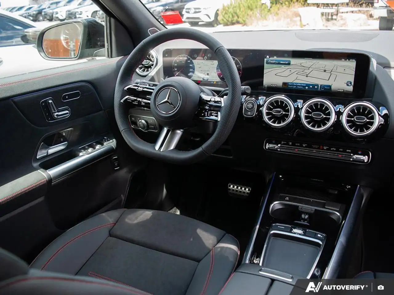 Mercedes-Benz GLA снимка Mercedes-Benz GLA
