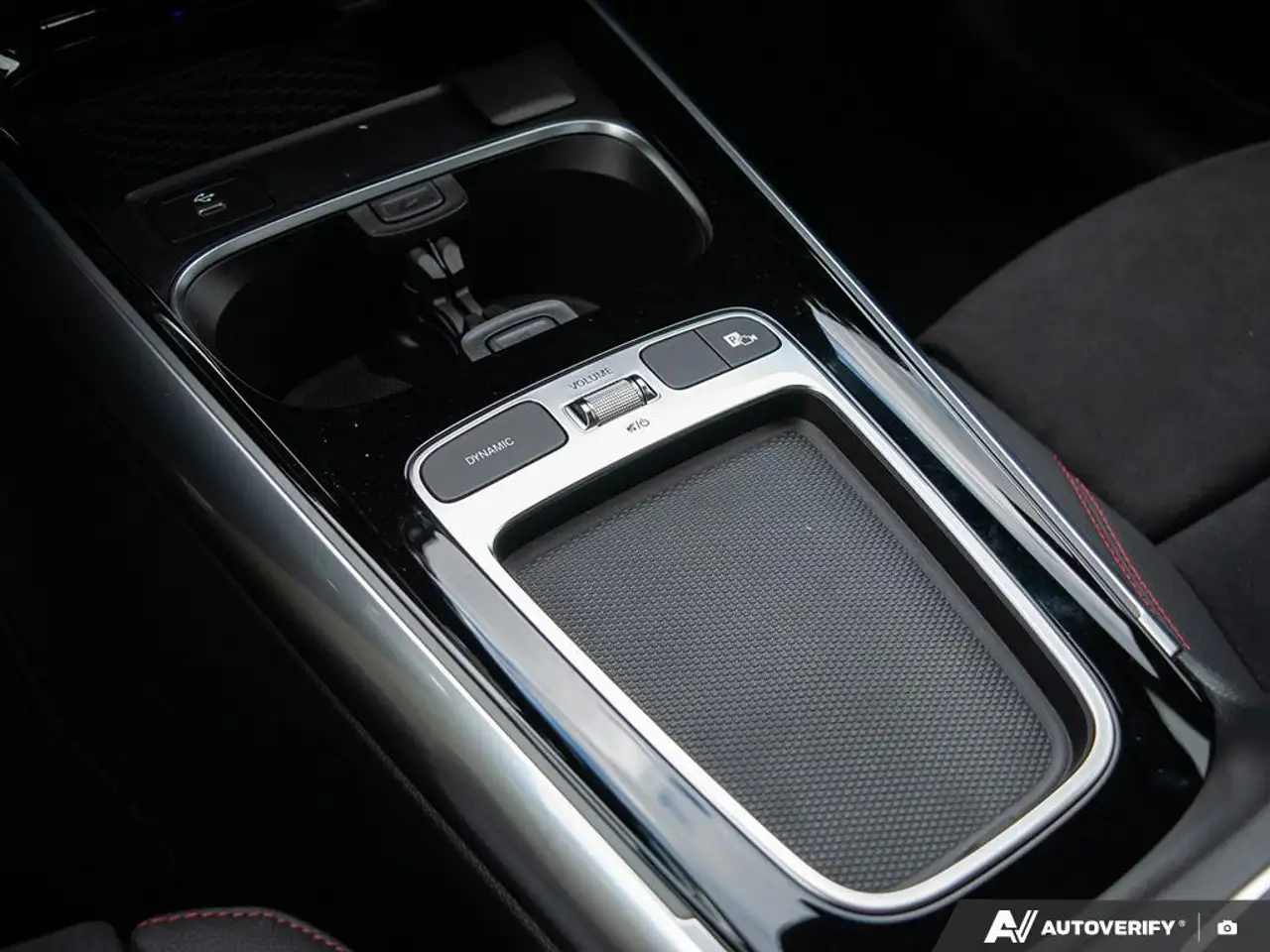 Mercedes-Benz GLA снимка Mercedes-Benz GLA