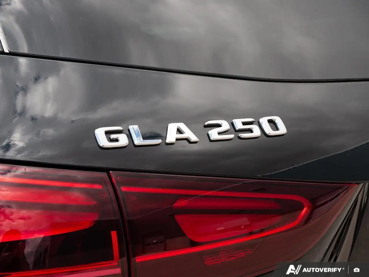 Mercedes-Benz GLA снимка Mercedes-Benz GLA