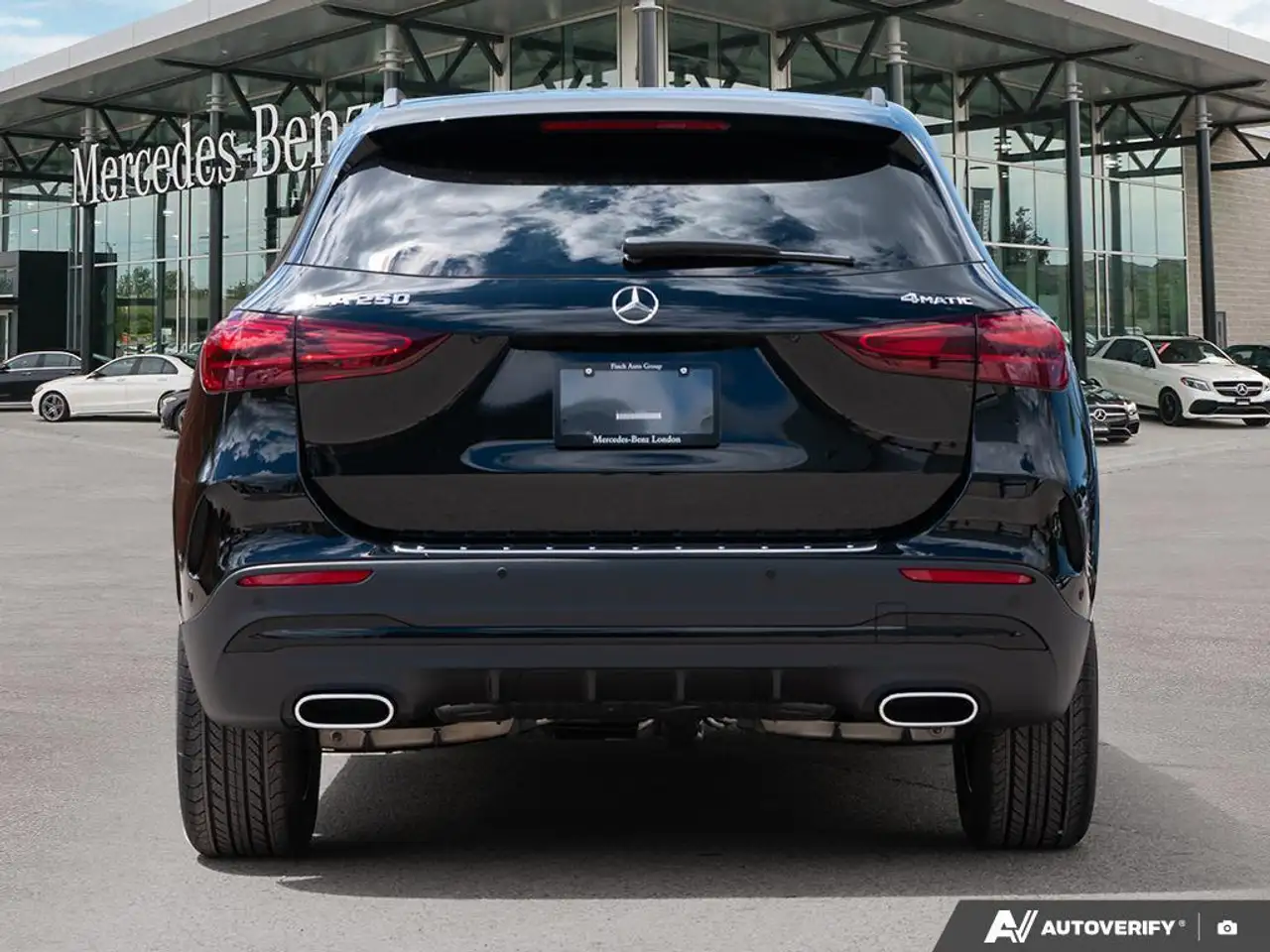 Mercedes-Benz GLA снимка Mercedes-Benz GLA