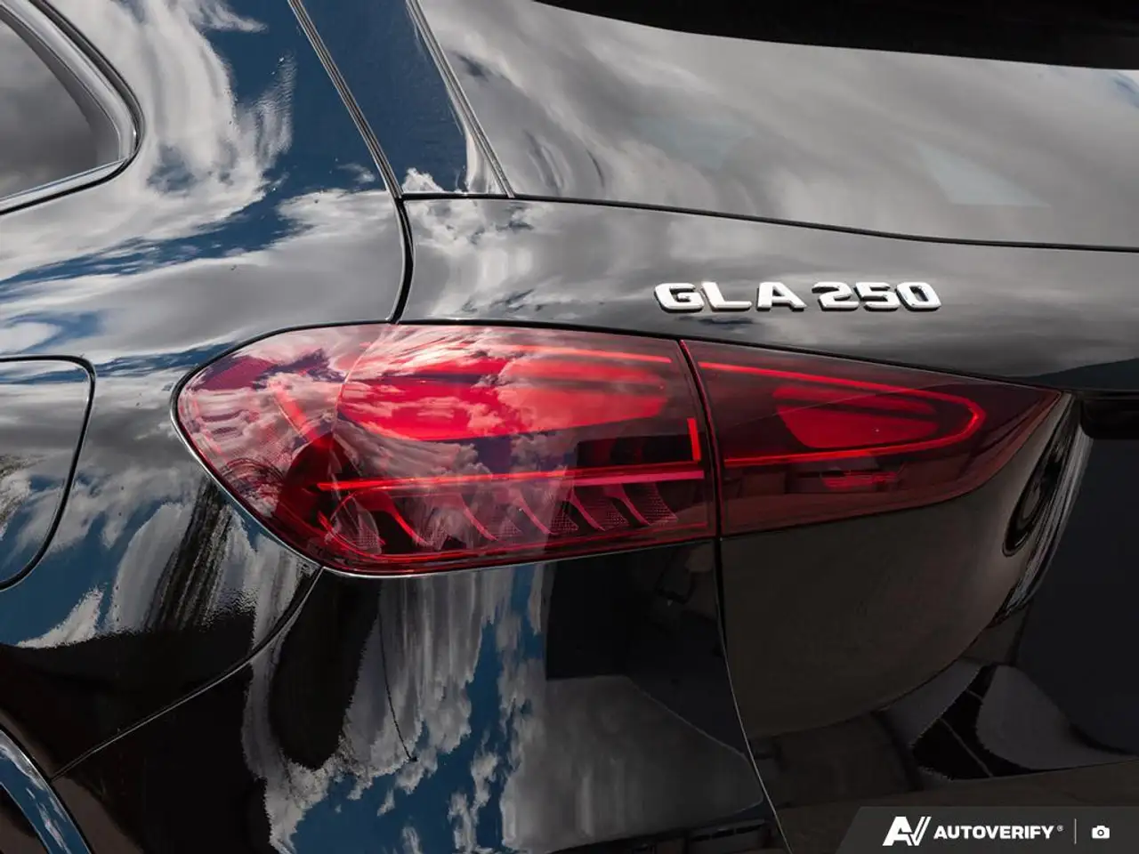 Mercedes-Benz GLA снимка Mercedes-Benz GLA