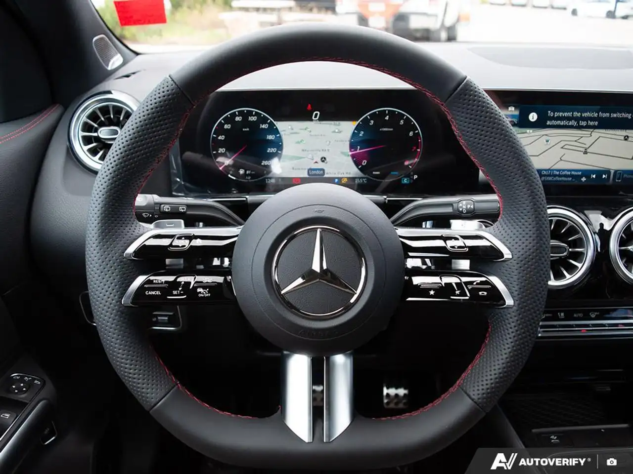 Mercedes-Benz GLA снимка Mercedes-Benz GLA