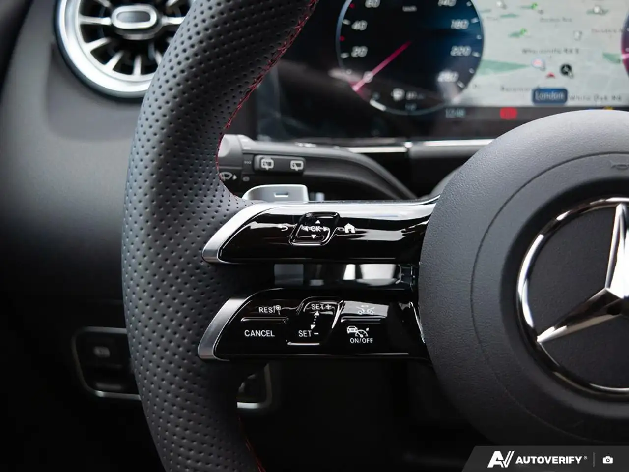 Mercedes-Benz GLA снимка Mercedes-Benz GLA