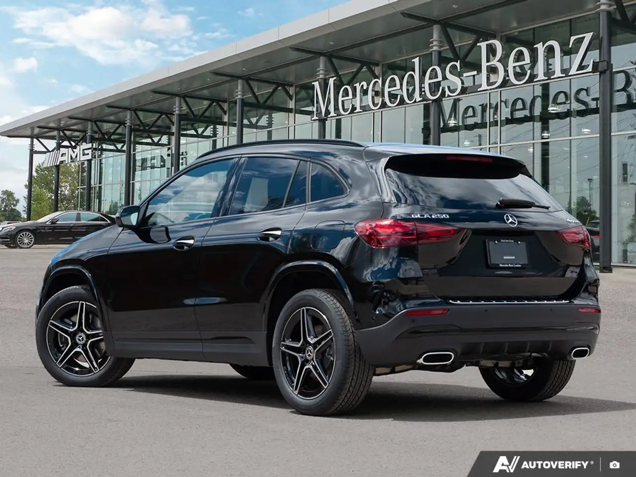 Mercedes-Benz GLA снимка Mercedes-Benz GLA