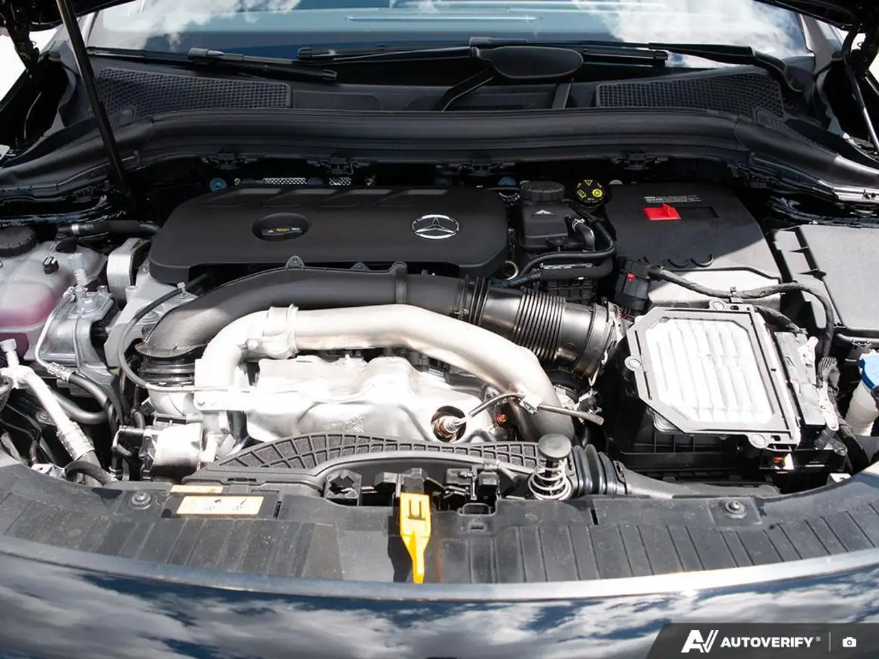 Mercedes-Benz GLA снимка Mercedes-Benz GLA