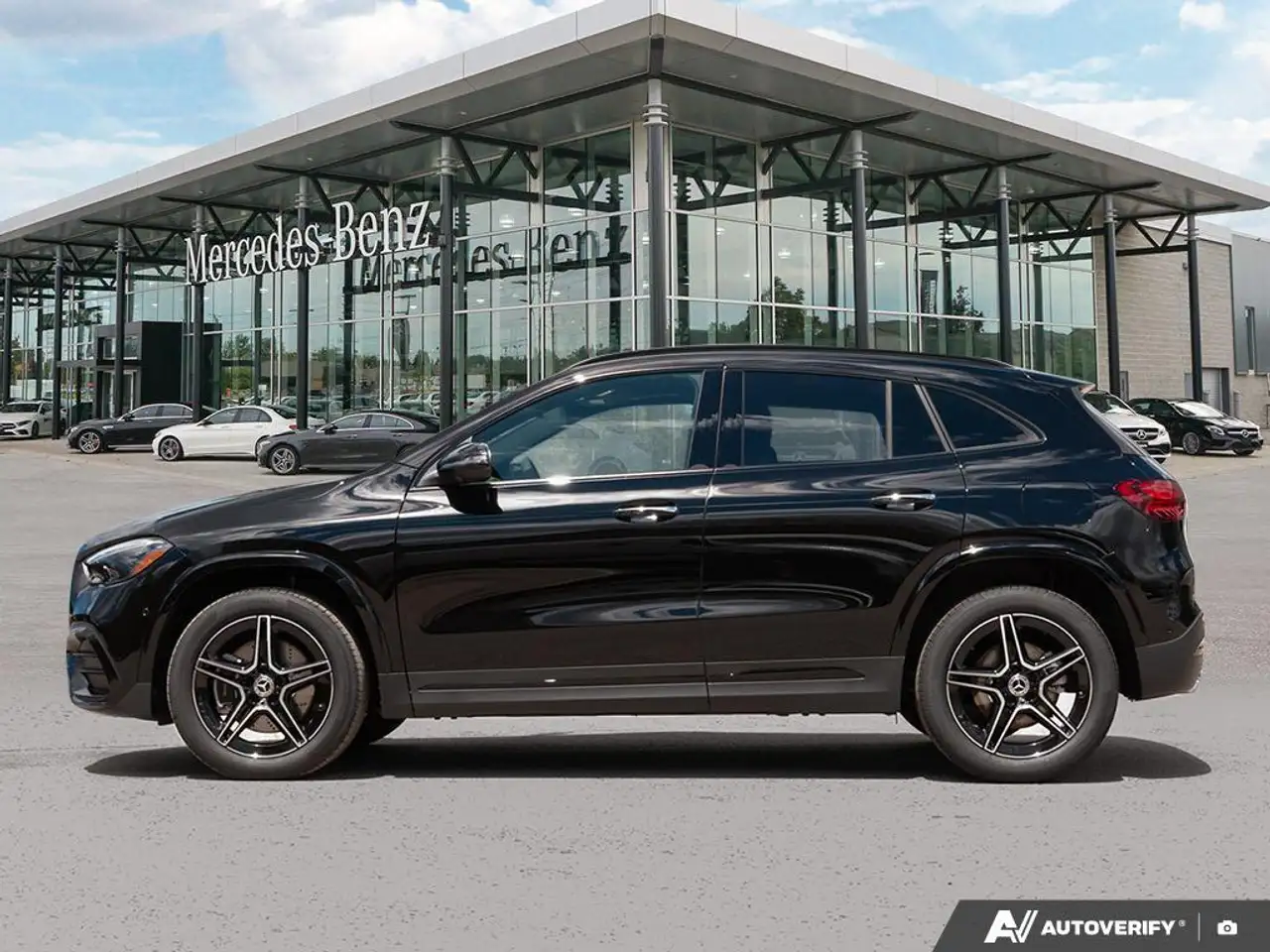 Mercedes-Benz GLA снимка Mercedes-Benz GLA
