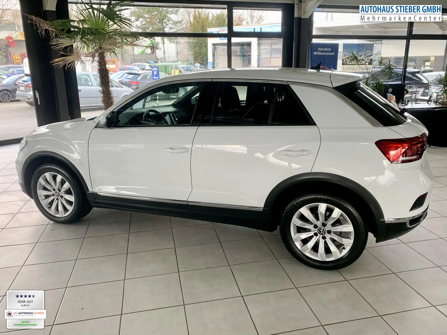 Volkswagen T-Roc Sport AT+Klima+SpS+ISOFIX 1.5 TSI Sport Белый - 2