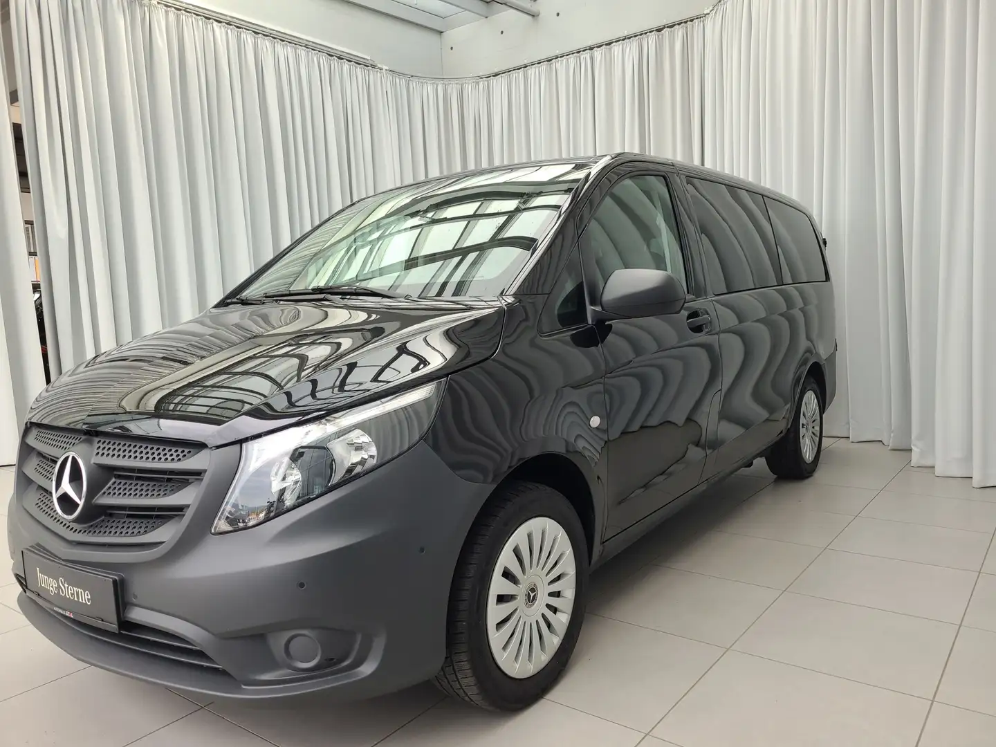 Mercedes-Benz Vito 116 CDI Tourer PRO Lang PDC KAM Zwart - 2