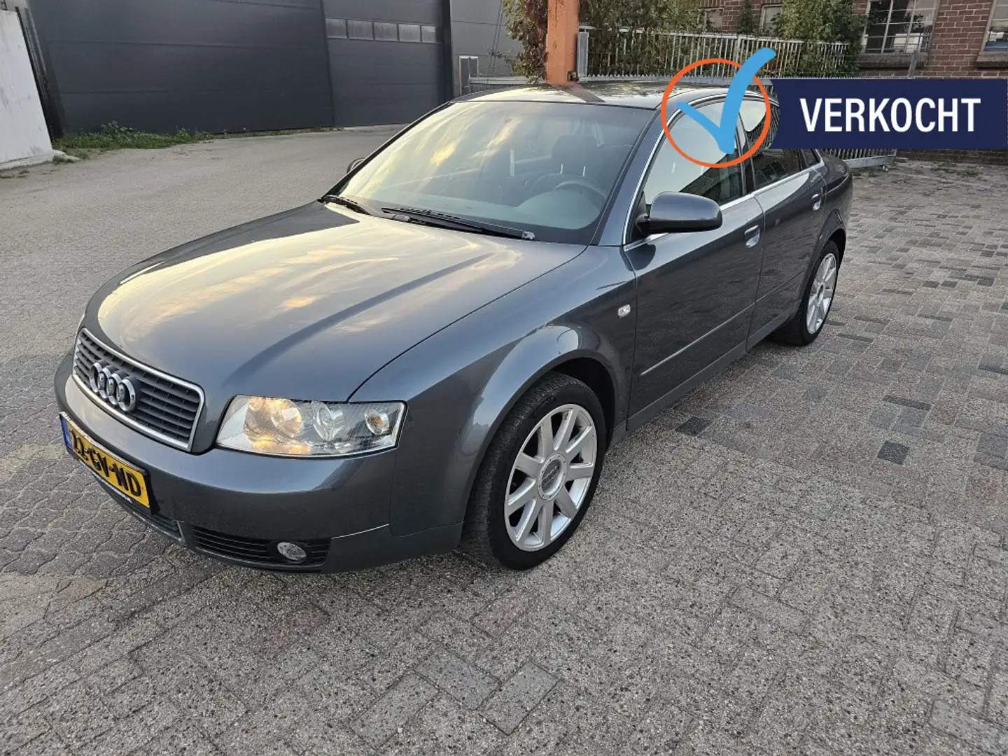 Audi A4 Limousine 2.0 Grau - 1